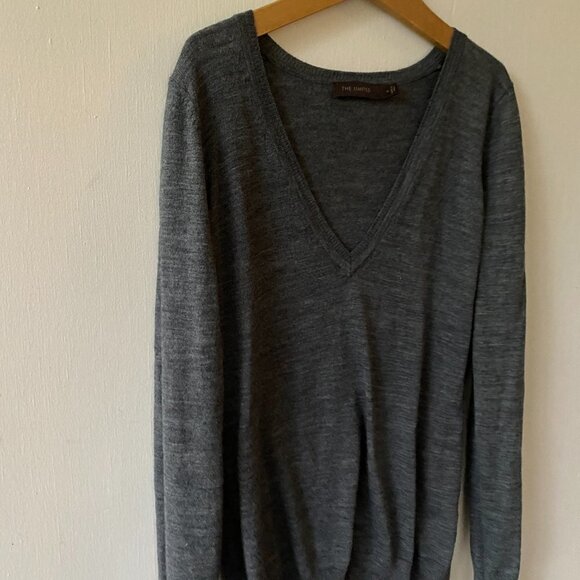 The Limited Sweater Womens Medium Gray V-neck Minimalist Classic Merino Wool - Picture 2 of 8